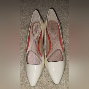 Rockport Gracie Vanilla Patent leather pumps. 10M New Without Box.